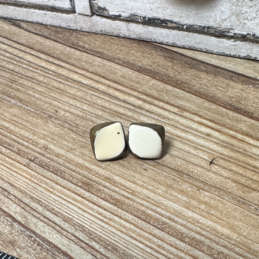 091 Cream Costume Earrings